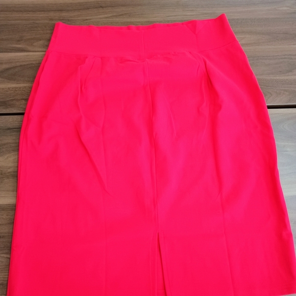 Iris Bold Red Pencil Skirt - Picture 1 of 3